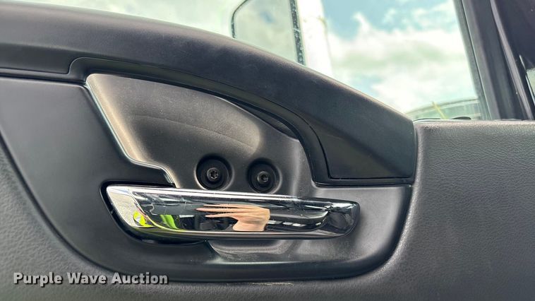 image for item YA2266 2023 International HX520 semi truck