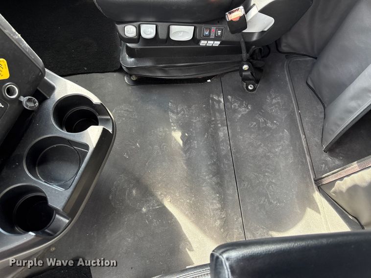 image for item YA2266 2023 International HX520 semi truck