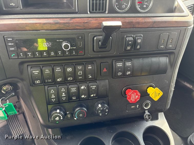 image for item YA2266 2023 International HX520 semi truck