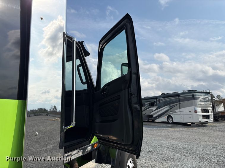 image for item YA2266 2023 International HX520 semi truck