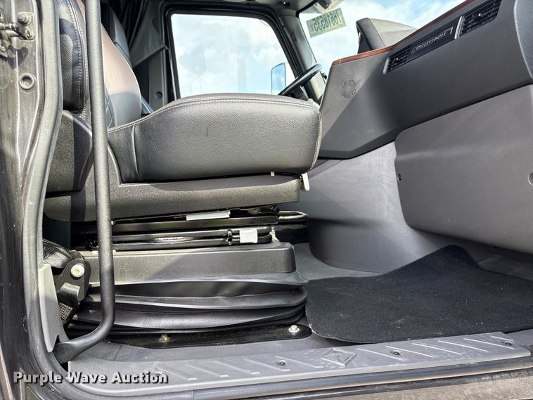 image for item YA2266 2023 International HX520 semi truck