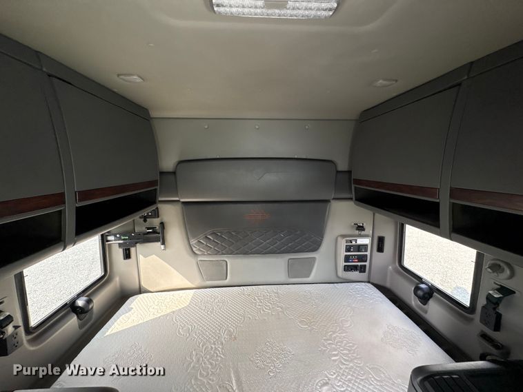 image for item YA2266 2023 International HX520 semi truck