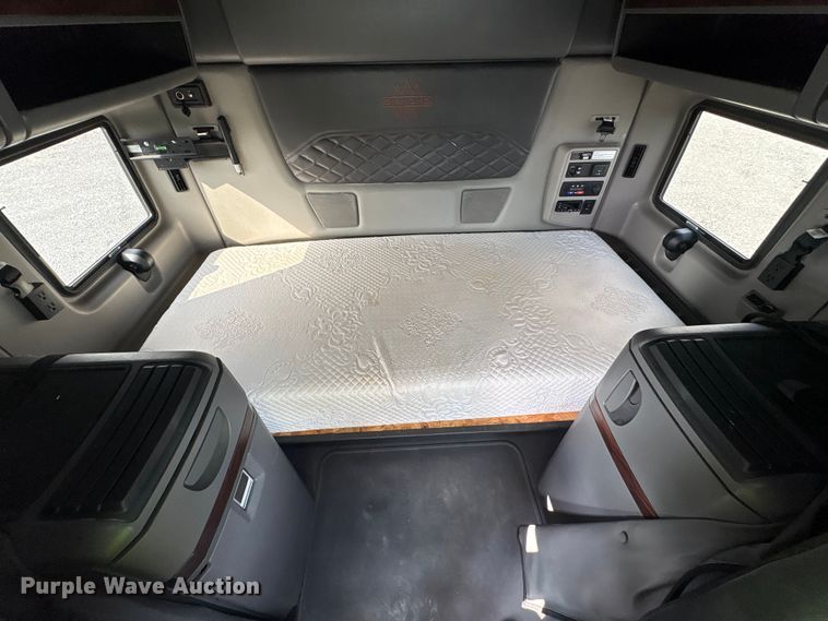 image for item YA2266 2023 International HX520 semi truck