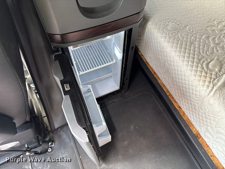 image for item YA2266 2023 International HX520 semi truck