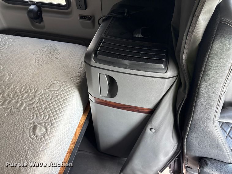 image for item YA2266 2023 International HX520 semi truck