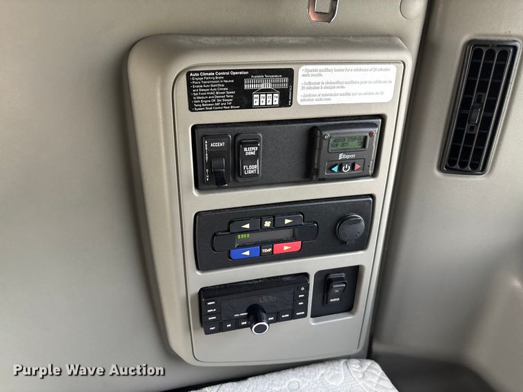 image for item YA2266 2023 International HX520 semi truck