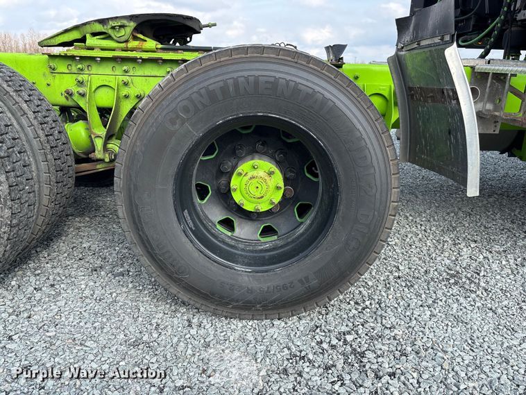 image for item YA2266 2023 International HX520 semi truck