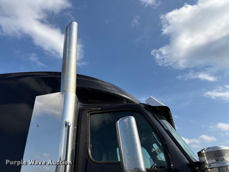 image for item YA2267 2023 International HX520 semi truck