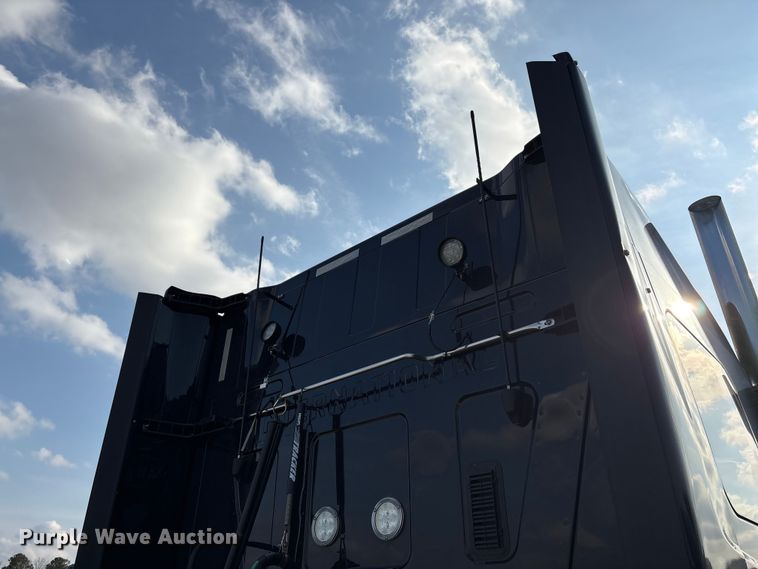 image for item YA2267 2023 International HX520 semi truck