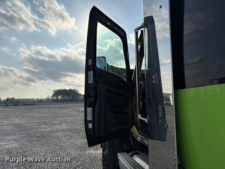 image for item YA2267 2023 International HX520 semi truck