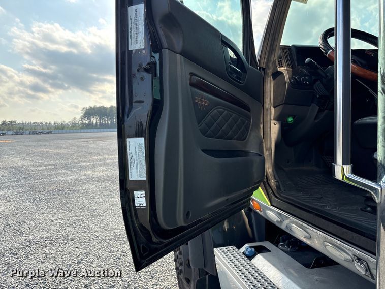 image for item YA2267 2023 International HX520 semi truck