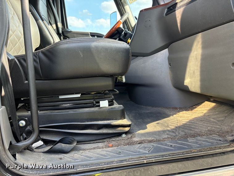 image for item YA2267 2023 International HX520 semi truck