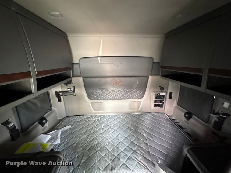 image for item YA2267 2023 International HX520 semi truck