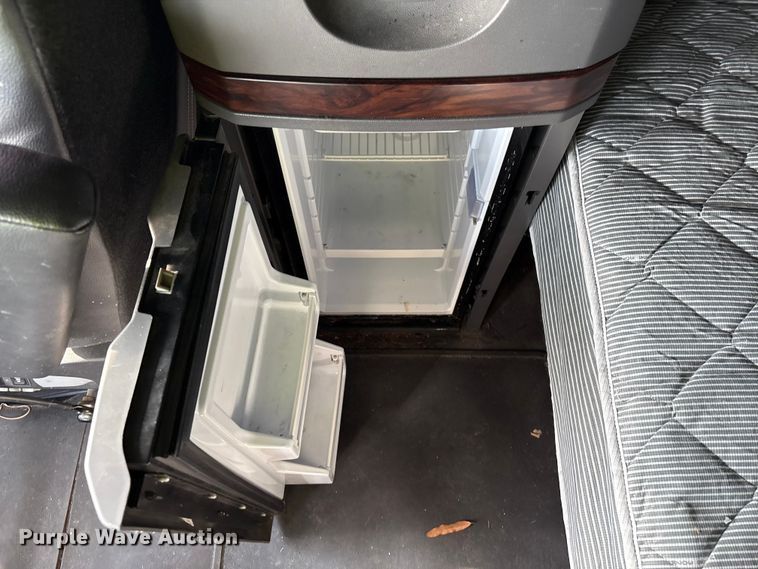 image for item YA2267 2023 International HX520 semi truck