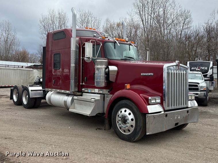 image for item YA2401 2019 Kenworth W900 semi truck