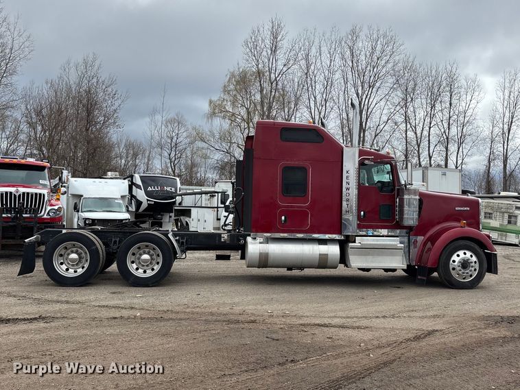 image for item YA2401 2019 Kenworth W900 semi truck