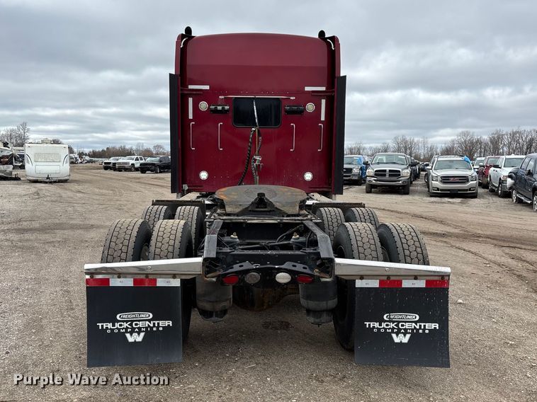 image for item YA2401 2019 Kenworth W900 semi truck