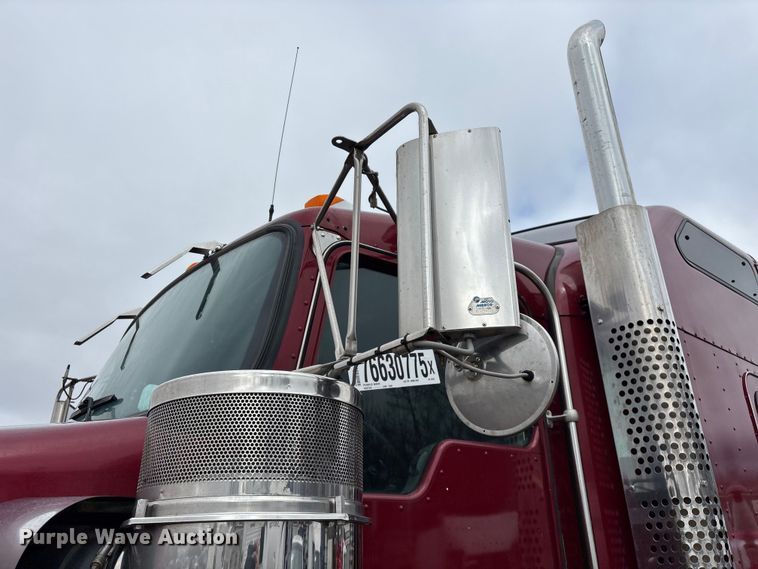 image for item YA2401 2019 Kenworth W900 semi truck