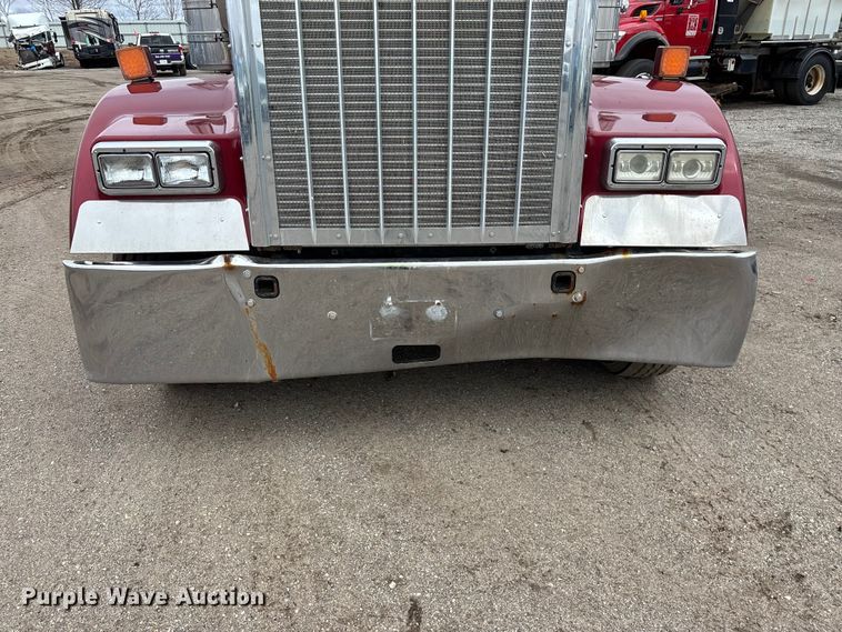 image for item YA2401 2019 Kenworth W900 semi truck