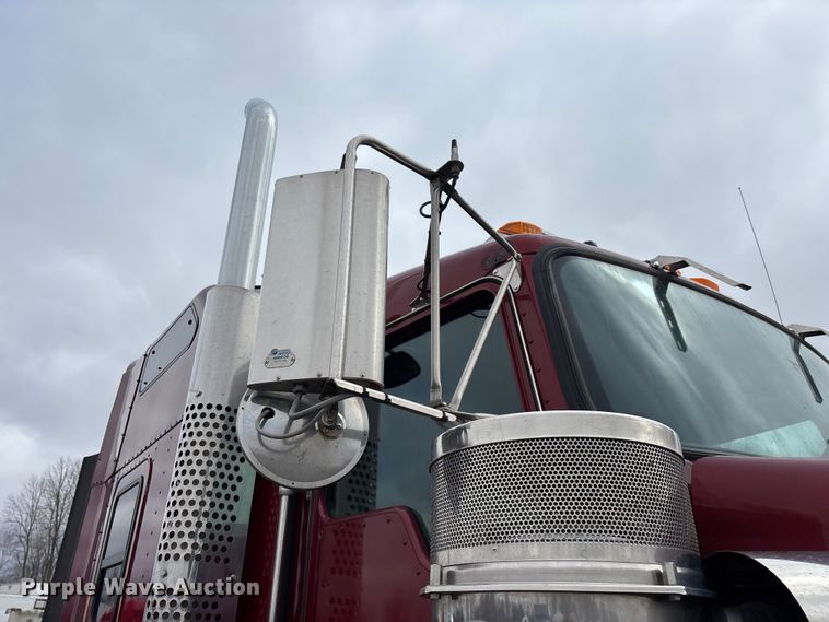 image for item YA2401 2019 Kenworth W900 semi truck