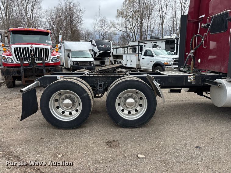 image for item YA2401 2019 Kenworth W900 semi truck