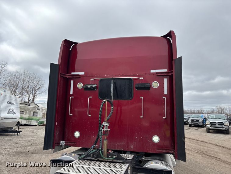 image for item YA2401 2019 Kenworth W900 semi truck