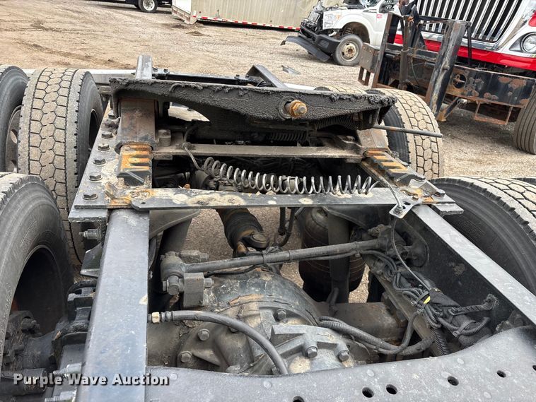 image for item YA2401 2019 Kenworth W900 semi truck