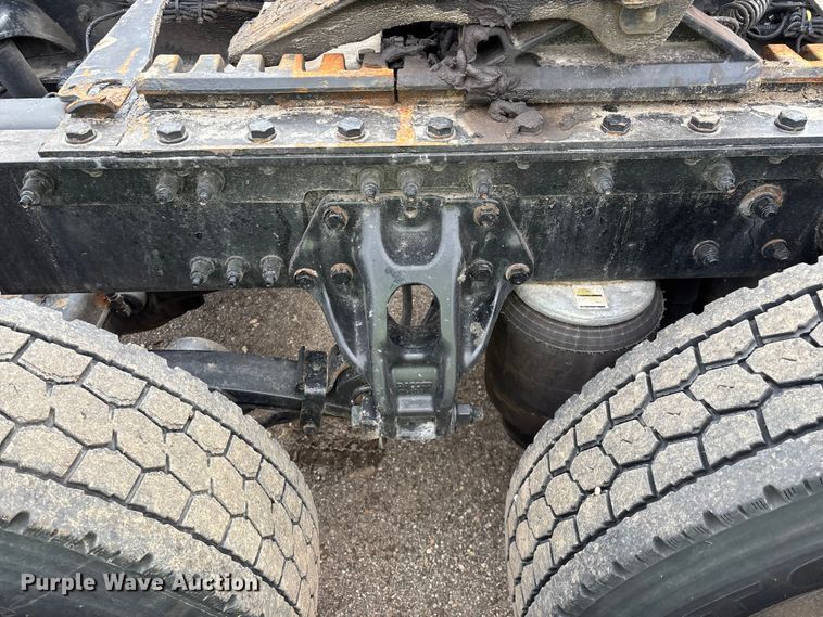 image for item YA2401 2019 Kenworth W900 semi truck