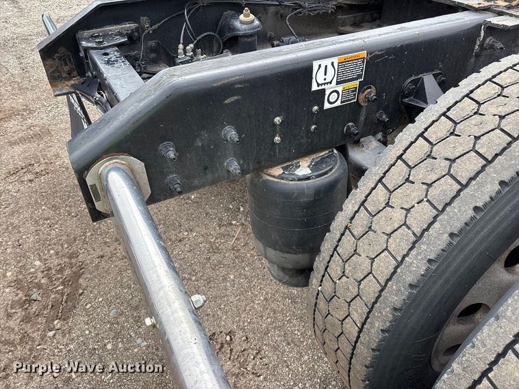 image for item YA2401 2019 Kenworth W900 semi truck