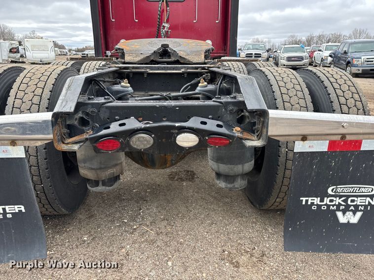 image for item YA2401 2019 Kenworth W900 semi truck