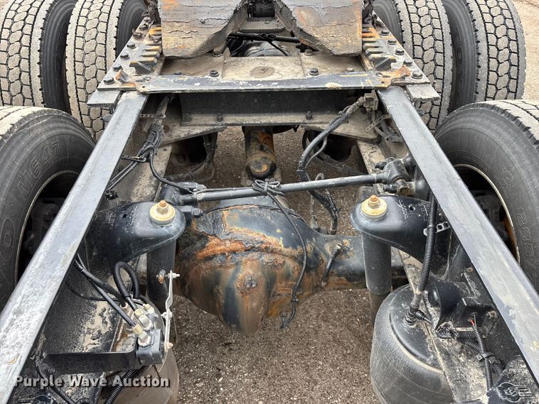 image for item YA2401 2019 Kenworth W900 semi truck