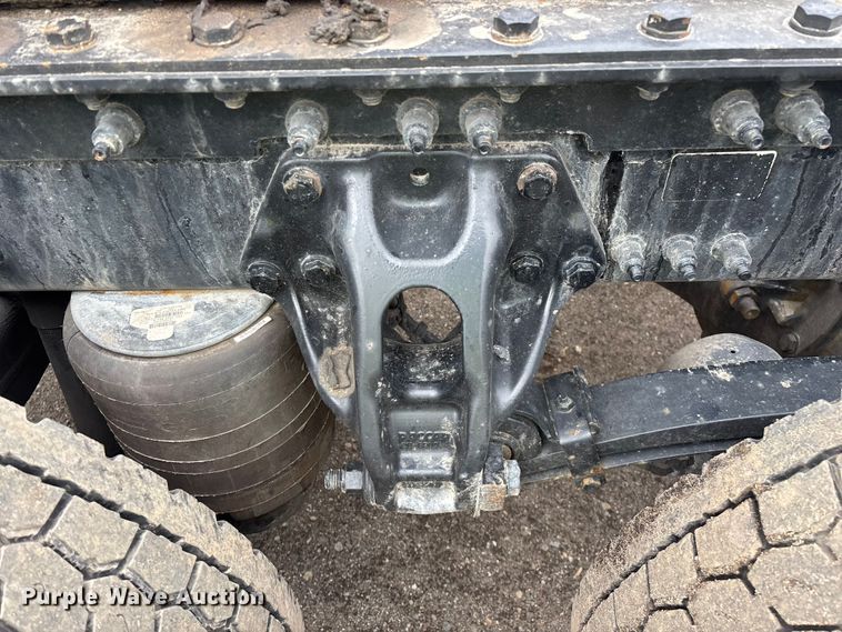 image for item YA2401 2019 Kenworth W900 semi truck