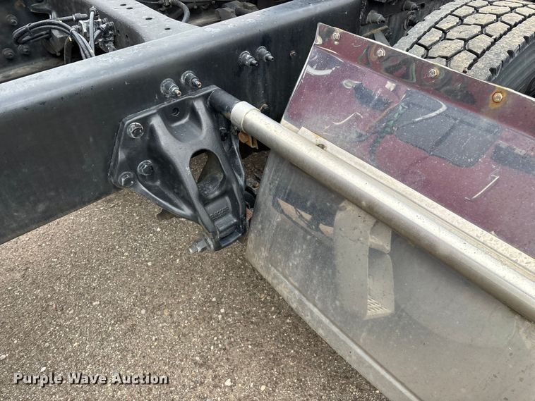 image for item YA2401 2019 Kenworth W900 semi truck