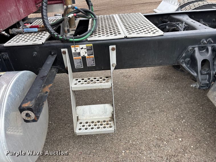 image for item YA2401 2019 Kenworth W900 semi truck