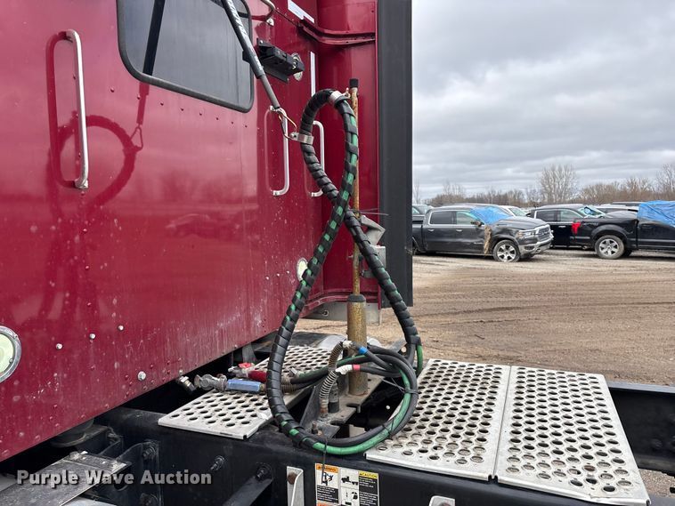 image for item YA2401 2019 Kenworth W900 semi truck