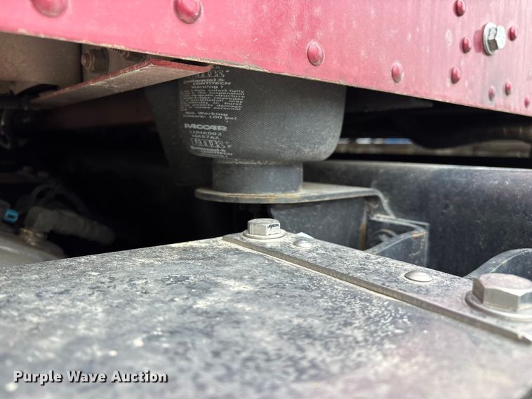 image for item YA2401 2019 Kenworth W900 semi truck