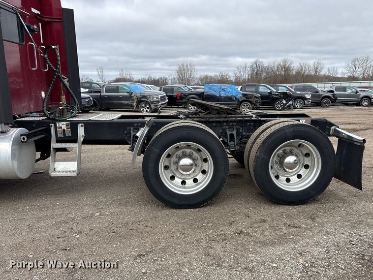 image for item YA2401 2019 Kenworth W900 semi truck