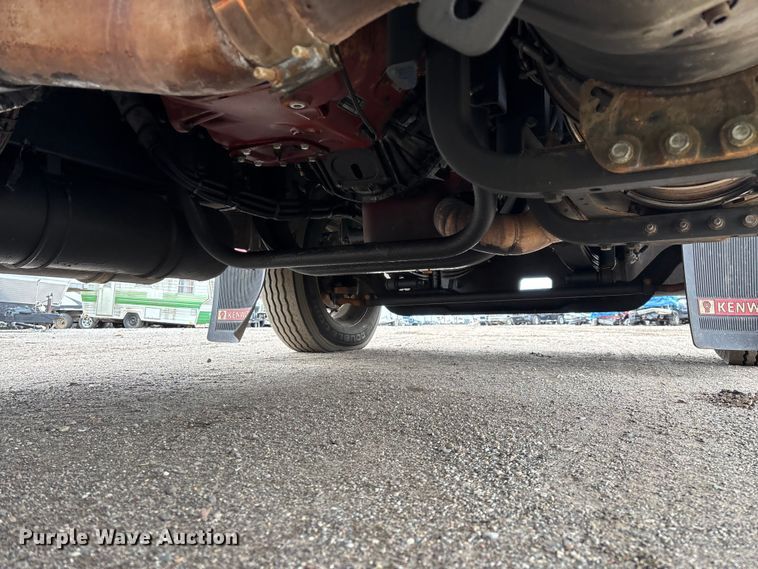 image for item YA2401 2019 Kenworth W900 semi truck