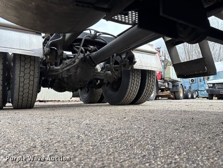 image for item YA2401 2019 Kenworth W900 semi truck