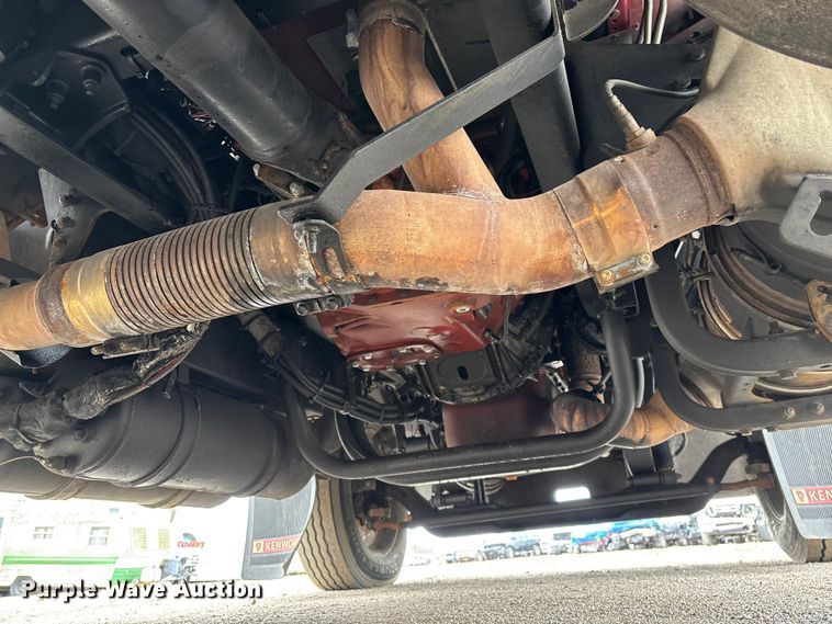 image for item YA2401 2019 Kenworth W900 semi truck