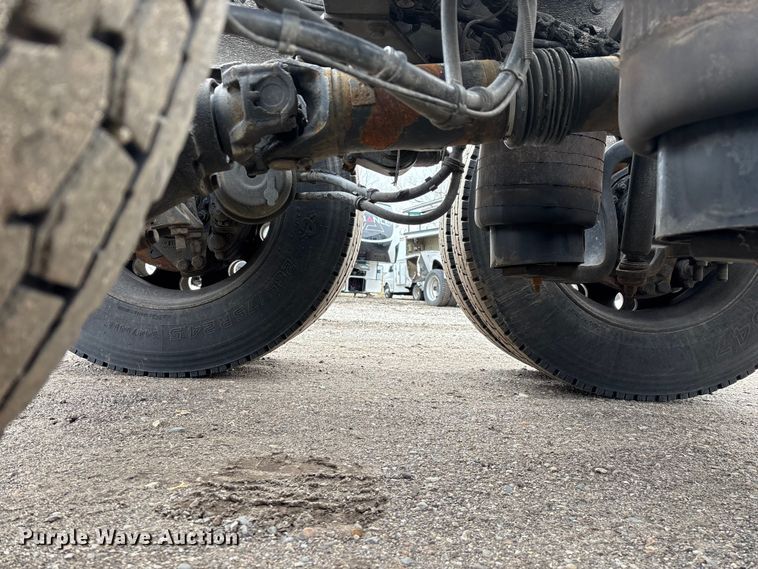 image for item YA2401 2019 Kenworth W900 semi truck