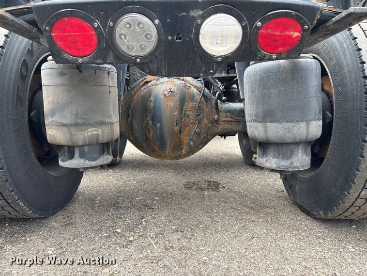 image for item YA2401 2019 Kenworth W900 semi truck