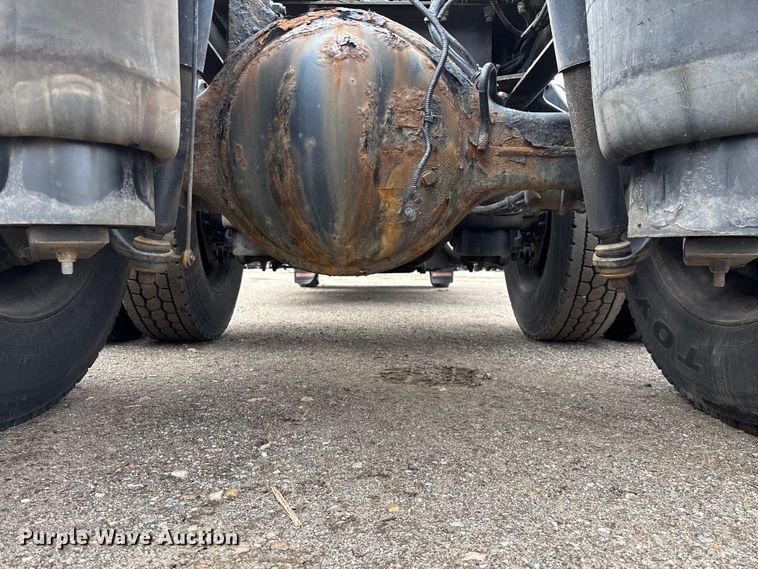 image for item YA2401 2019 Kenworth W900 semi truck