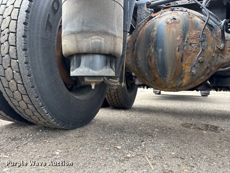 image for item YA2401 2019 Kenworth W900 semi truck