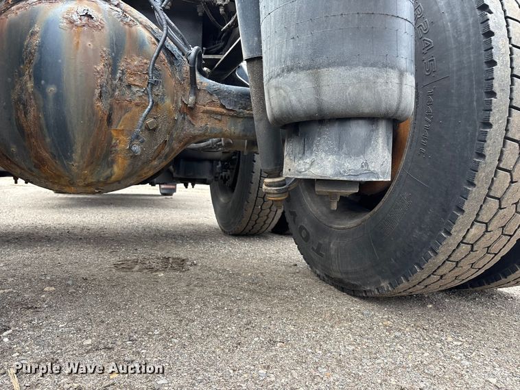 image for item YA2401 2019 Kenworth W900 semi truck