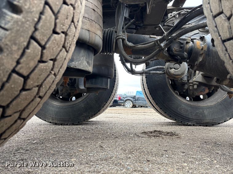 image for item YA2401 2019 Kenworth W900 semi truck