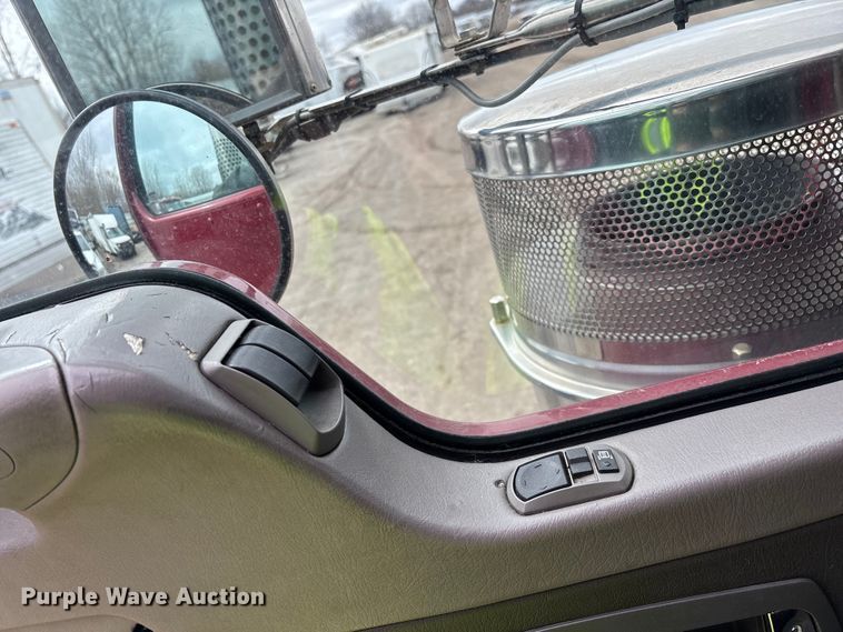 image for item YA2401 2019 Kenworth W900 semi truck