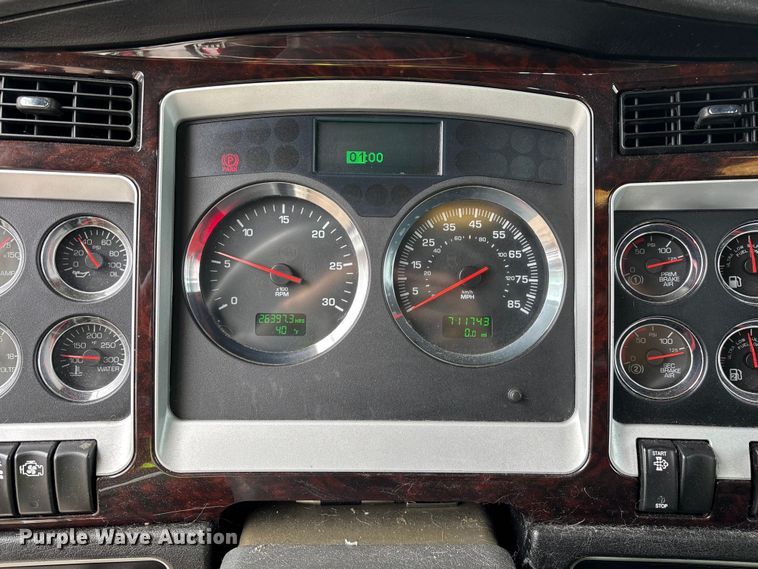 image for item YA2401 2019 Kenworth W900 semi truck