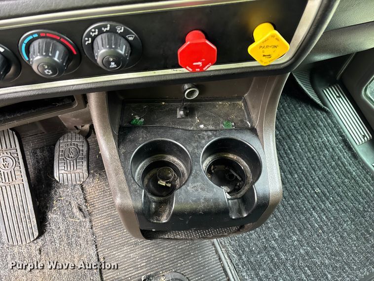 image for item YA2401 2019 Kenworth W900 semi truck