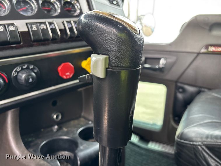 image for item YA2401 2019 Kenworth W900 semi truck